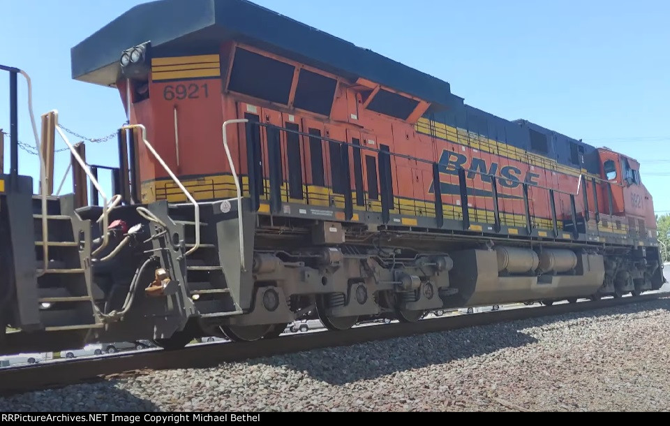 BNSF 6921